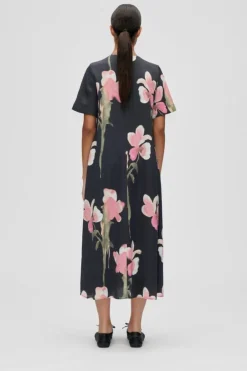 2263 Dry Viscose, Flowy Short Sleeve Midi Dresssg-aw25-d164-2263*Stine Goya Sale