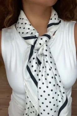 Alessandra Scarf*A-bee