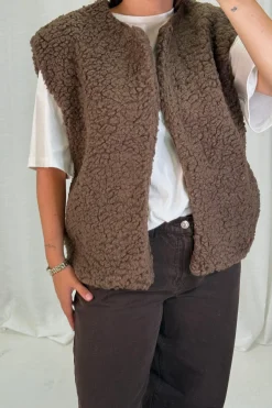 Alicia Vest*A-bee Best