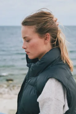 Neo Noir Annike C Puffer Waistcoat< Veste