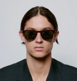 A. Kjærbede Bate< Solbriller