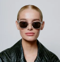 A. Kjærbede Bate< Solbriller