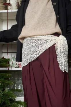 Black Colour Bcfarianna Triangle Lace Scarf 3650< Tørklæder