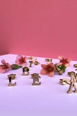 Mellow Moon Bogstav ørestikker< Øreringe