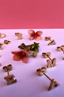 Mellow Moon Bogstav ørestikker< Øreringe