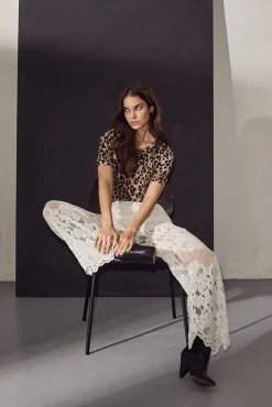 Haute L'Amitié Curvey Lace Hem Pant HL10214< Bukser, Jeans & Leggings