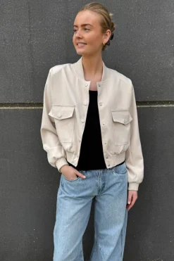 Garwin-Ja1*Sisters Point Hot