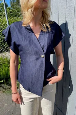 Gevela-Ve1 18995*Sisters Point Hot