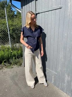 Gevela-Ve1 18995*Sisters Point Hot