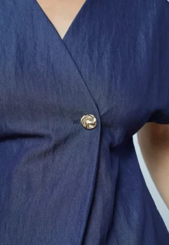 Gevela-Ve1 18995*Sisters Point Hot