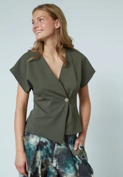 Gevela-Ve 18864*Sisters Point Hot