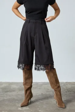 Sisters Point Great-L.Sho3 19745< Shorts