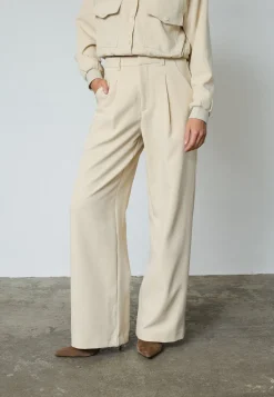 Great-Pa3 19065*Sisters Point Outlet