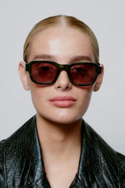 A. Kjærbede Halo< Solbriller