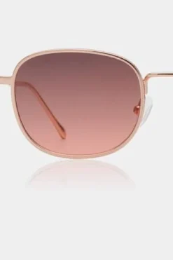 A. Kjærbede Hello< Solbriller