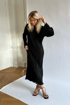 BYIC Kellyic Long Plissé Dress A23287< Kjoler