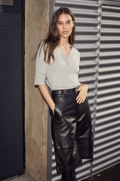 Haute L'Amitié Leather Bermudas HL10207< Shorts