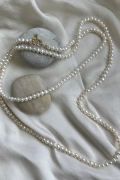 Mellow Moon Long Pearl Necklace Hoop< Halskæder