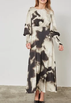 Love737-23 19422*Love & Divine