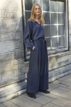 Love1459 19383*Love & Divine