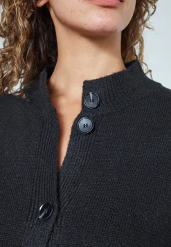 Luca-Ca 19075*Sisters Point Sale