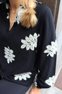 Liberte Meg Ls Vneck Blouse 22318< Bluser & Skjorter