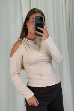 Melinda Blouse*A-bee Best