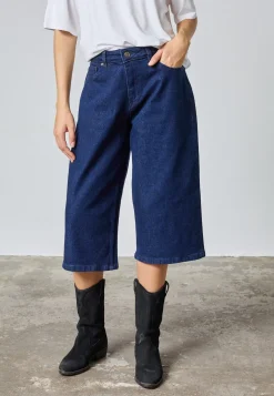 Olina-Je1 19233*Sisters Point Sale