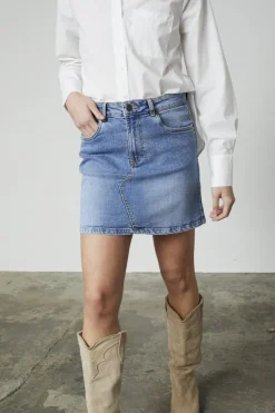 Onea-Sk4 18418*Sisters Point Hot