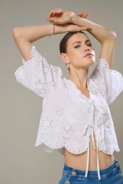 Only Onlmiffy S/S Emb Tie Top< T-Shirts & Toppe|Ammevenligt Tøj