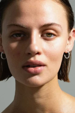 Jane Kønig Orbis Hoop OH-SS25-S< Øreringe