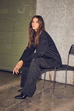 Haute L'Amitié Premiere Oversize Triangle Blazer HL10273< Blazere