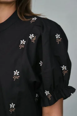 Neo Noir Savy Flower Emb Blouse 166791< Bluser & Skjorter|Ammevenligt Tøj