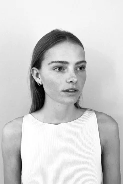 Jane Kønig Tied Heart Stud THS-AW25-S< Øreringe