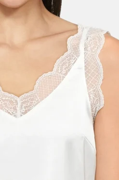 Sisters Point Vara-Ta< T-Shirts & Toppe