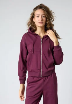 Vemia-Hood 19157*Sisters Point Sale