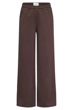 Vemia-Pa 19156*Sisters Point Hot