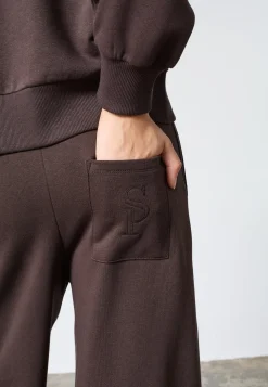 Vemia-Pa 19156*Sisters Point Hot