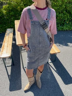 Vez-Ss 18997*Sisters Point Online