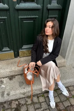 Neo Noir Vicky Heavy Sateen Skirt< Nederdele