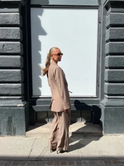 Viksa-Pa 19164*Sisters Point Hot