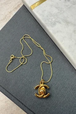 Preloved Vintageline x Molly&My Vintage Chanel CC Vedhæng 1< Halskæder