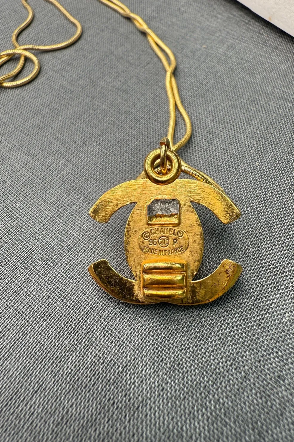 Preloved Vintageline x Molly&My Vintage Chanel CC Vedhæng 1< Halskæder