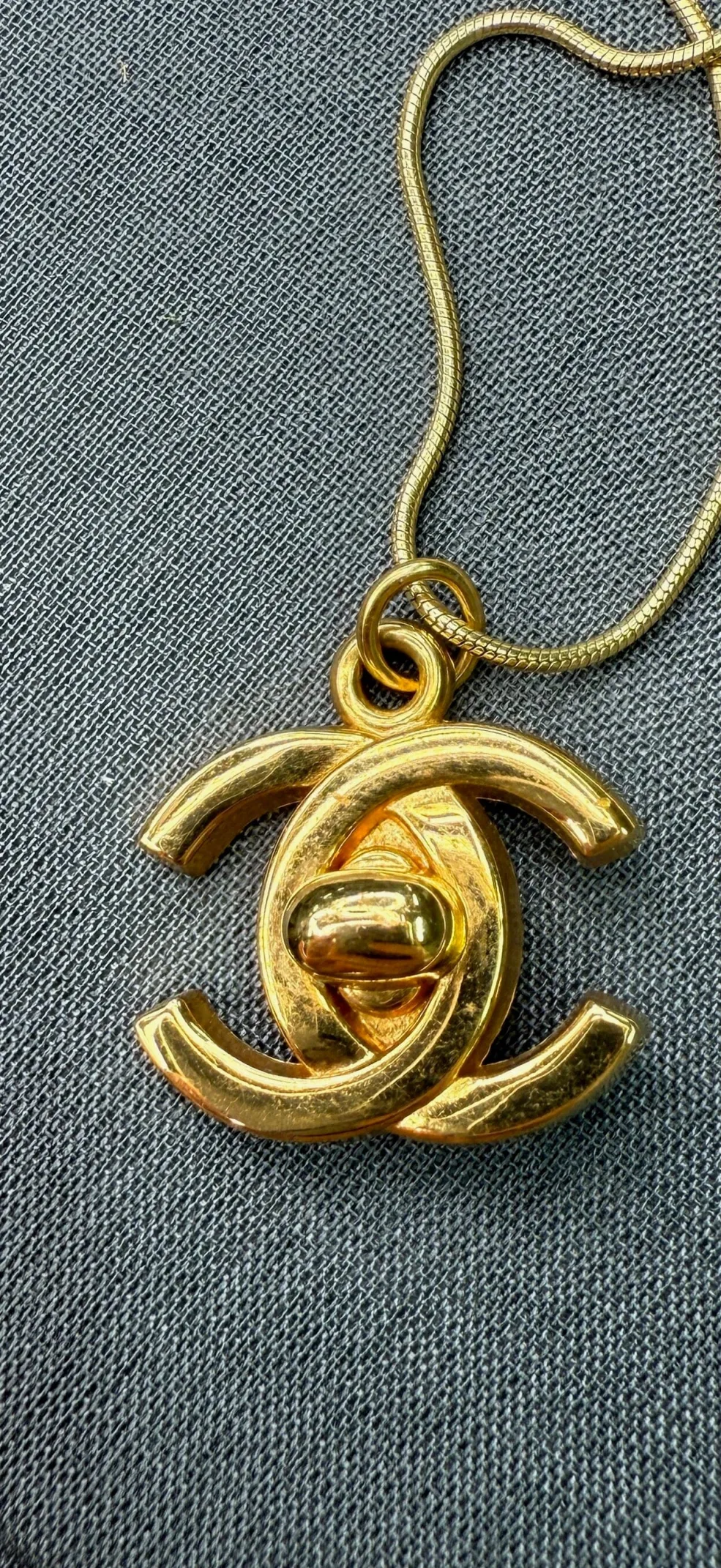 Preloved Vintageline x Molly&My Vintage Chanel CC Vedhæng 1< Halskæder