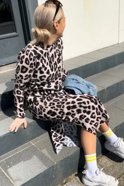 Neo Noir Vogue Big Leo Dress Eksklusiv hos Molly&My< Kjoler