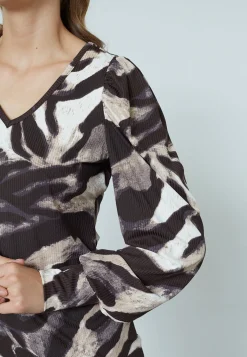 Vya-V.Dr 19329*Sisters Point Outlet