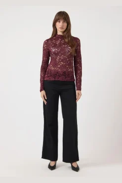 lacey Ls Lace Top*YAS Best