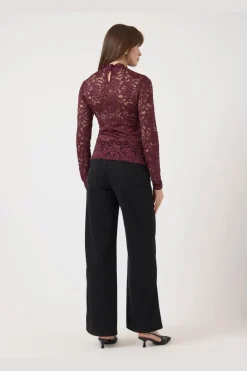 lacey Ls Lace Top*YAS Best